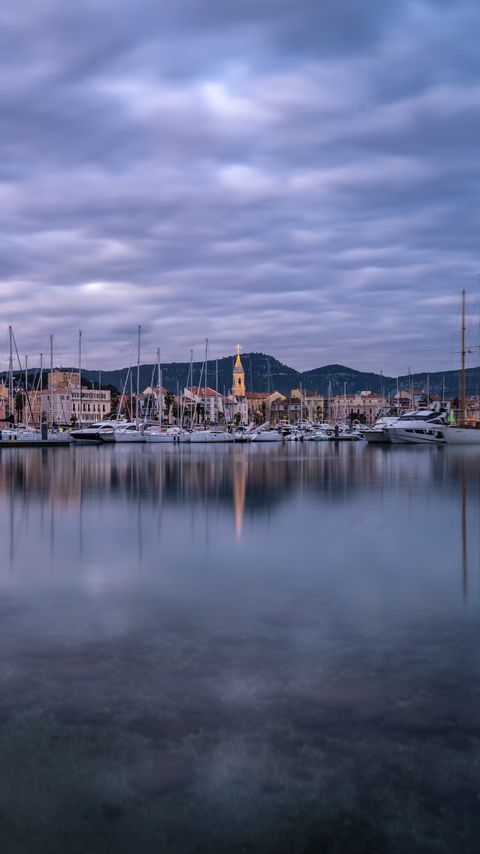 Download wallpaper 2160x3840 buildings, pier, boats, yachts, lake samsung galaxy s4, s5, note, sony xperia z, z1, z2, z3, htc one, lenovo vibe hd background
