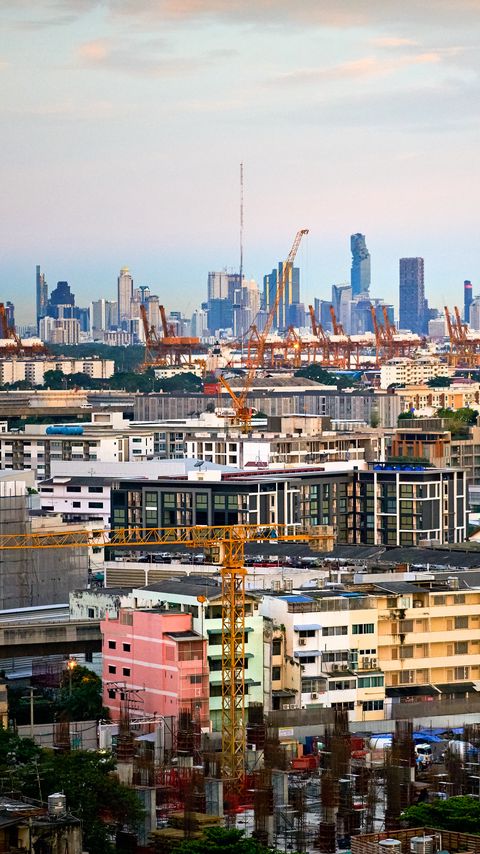 Download wallpaper 2160x3840 buildings, skyscrapers, construction, city samsung galaxy s4, s5, note, sony xperia z, z1, z2, z3, htc one, lenovo vibe hd background