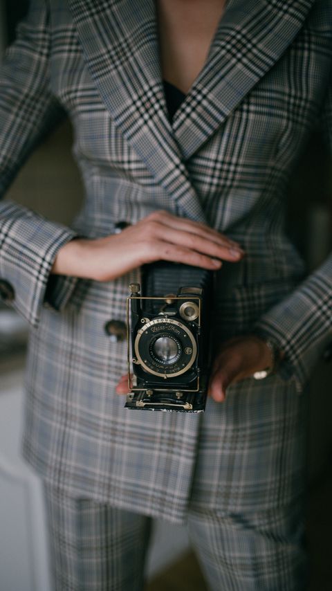 Download wallpaper 2160x3840 camera, vintage, woman samsung galaxy s4, s5, note, sony xperia z, z1, z2, z3, htc one, lenovo vibe hd background