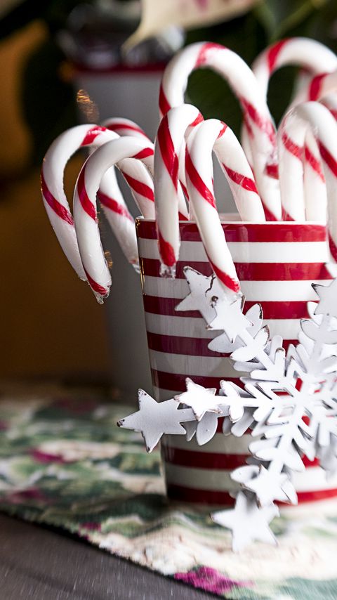 Download wallpaper 2160x3840 caramel, cup, decor, new year, christmas samsung galaxy s4, s5, note, sony xperia z, z1, z2, z3, htc one, lenovo vibe hd background