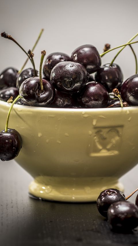 Download wallpaper 2160x3840 cherry, fruits, cup, drops, water samsung galaxy s4, s5, note, sony xperia z, z1, z2, z3, htc one, lenovo vibe hd background