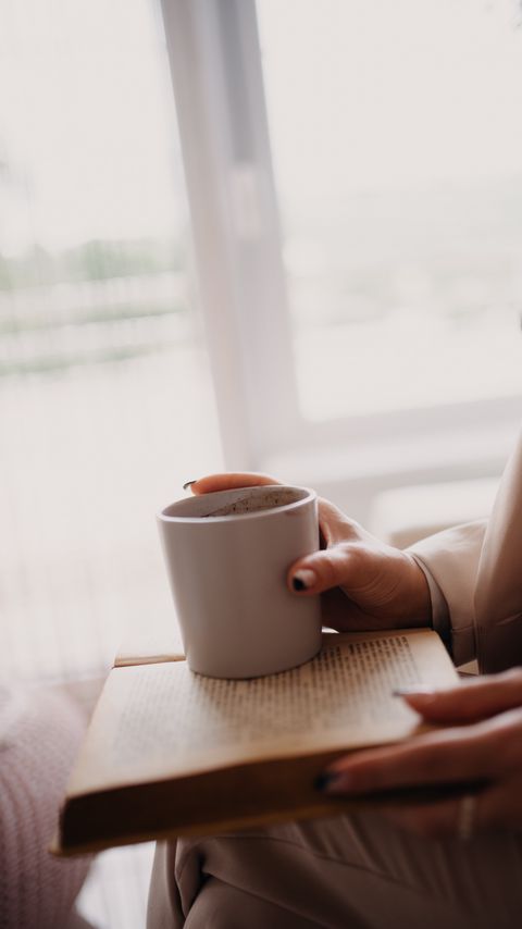 Download wallpaper 2160x3840 coffee, cup, book, hands samsung galaxy s4, s5, note, sony xperia z, z1, z2, z3, htc one, lenovo vibe hd background