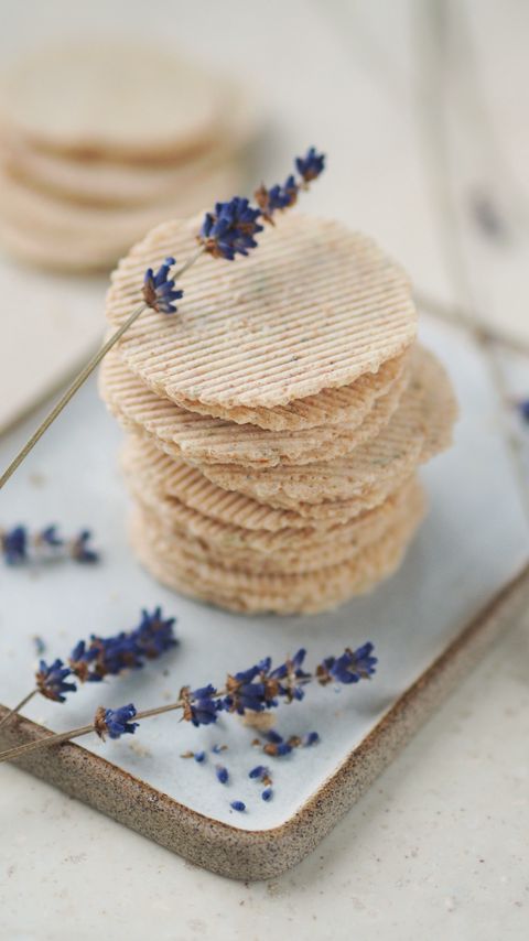 Download wallpaper 2160x3840 cookies, dessert, flowers, dry, light, aesthetics samsung galaxy s4, s5, note, sony xperia z, z1, z2, z3, htc one, lenovo vibe hd background