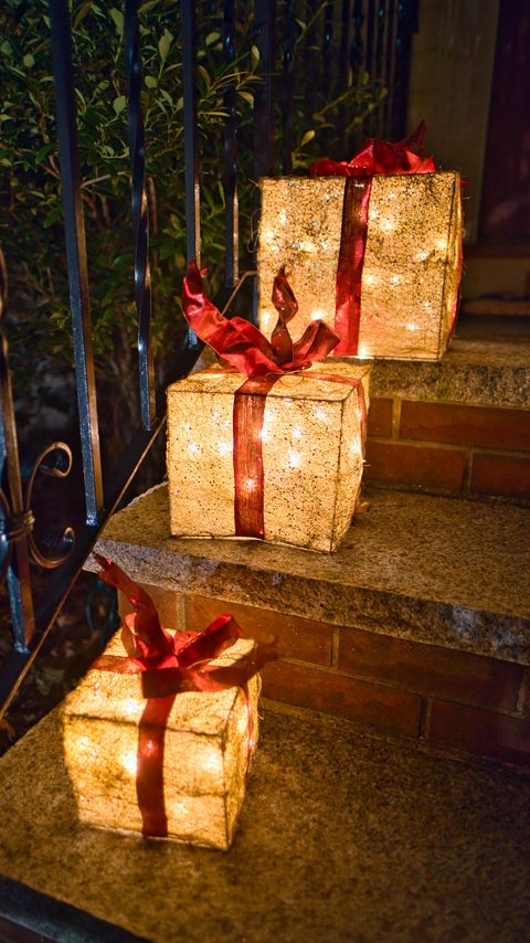 Download wallpaper 2160x3840 gifts, boxes, garland, decor samsung galaxy s4, s5, note, sony xperia z, z1, z2, z3, htc one, lenovo vibe hd background