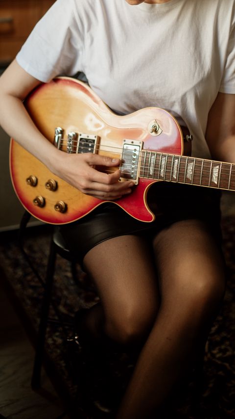 Download wallpaper 2160x3840 girl, legs, guitar, music samsung galaxy s4, s5, note, sony xperia z, z1, z2, z3, htc one, lenovo vibe hd background