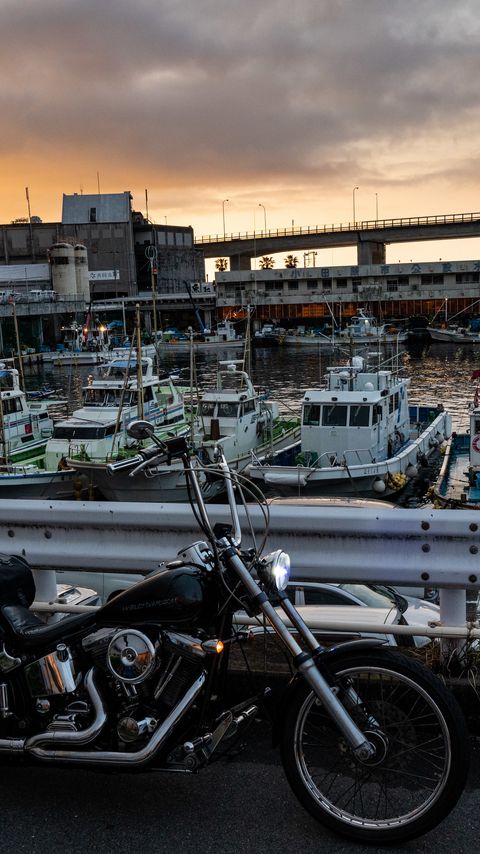 Download wallpaper 2160x3840 harley davidson, motorcycle, bike, pier samsung galaxy s4, s5, note, sony xperia z, z1, z2, z3, htc one, lenovo vibe hd background