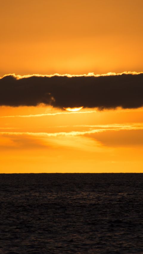 Download wallpaper 2160x3840 horizon, clouds, sea, sunset samsung galaxy s4, s5, note, sony xperia z, z1, z2, z3, htc one, lenovo vibe hd background