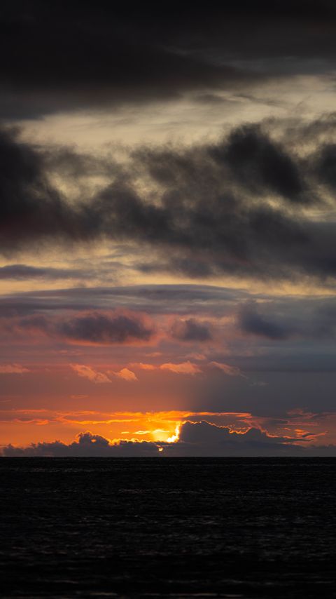 Download wallpaper 2160x3840 horizon, clouds, sunset, nature samsung galaxy s4, s5, note, sony xperia z, z1, z2, z3, htc one, lenovo vibe hd background