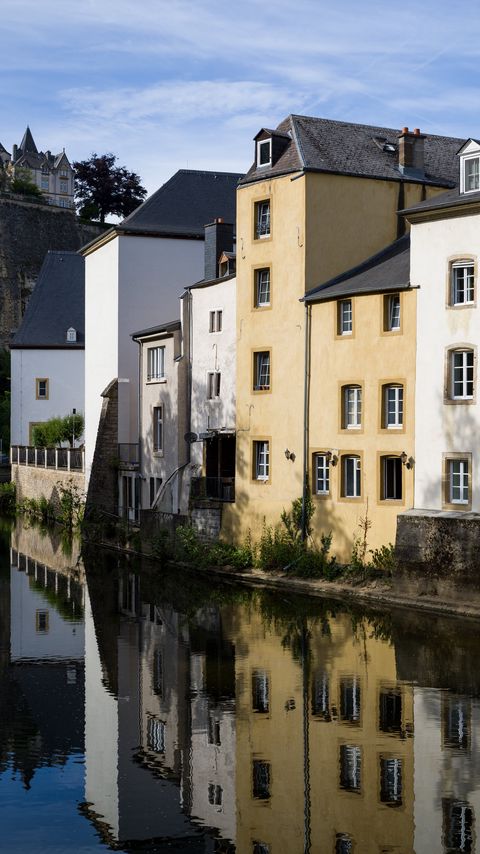 Download wallpaper 2160x3840 houses, river, reflection samsung galaxy s4, s5, note, sony xperia z, z1, z2, z3, htc one, lenovo vibe hd background