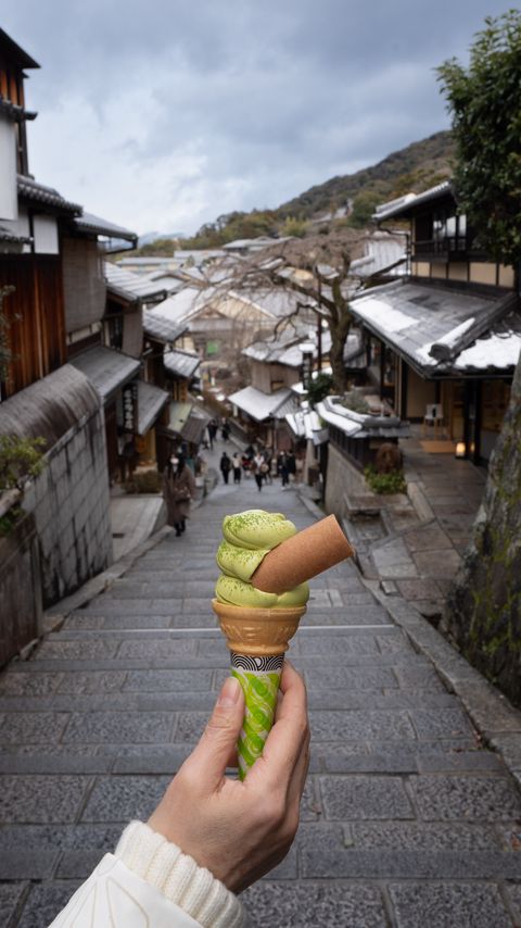 Download wallpaper 2160x3840 ice cream, dessert, hand, street, buildings, japan samsung galaxy s4, s5, note, sony xperia z, z1, z2, z3, htc one, lenovo vibe hd background