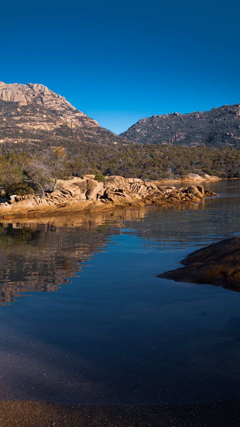 Download wallpaper 2160x3840 lake, reflection, mountains samsung galaxy s4, s5, note, sony xperia z, z1, z2, z3, htc one, lenovo vibe hd background