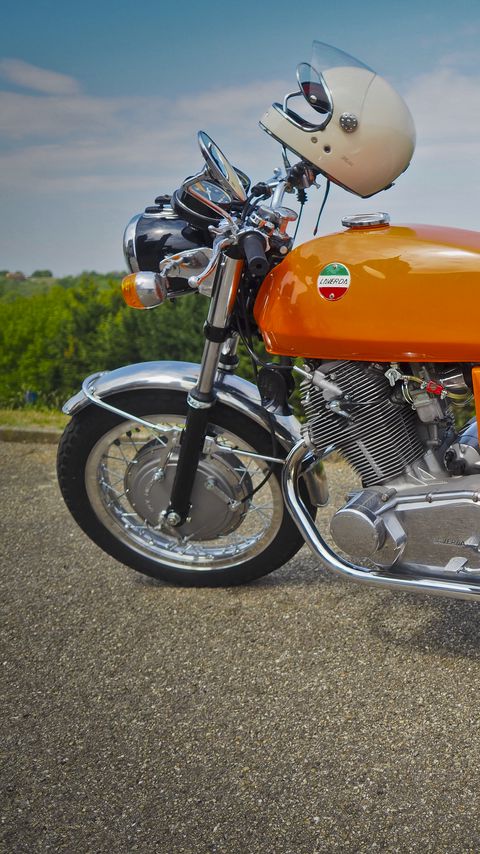 Download wallpaper 2160x3840 laverda 750 sf, laverda, motorcycle, bike, orange samsung galaxy s4, s5, note, sony xperia z, z1, z2, z3, htc one, lenovo vibe hd background