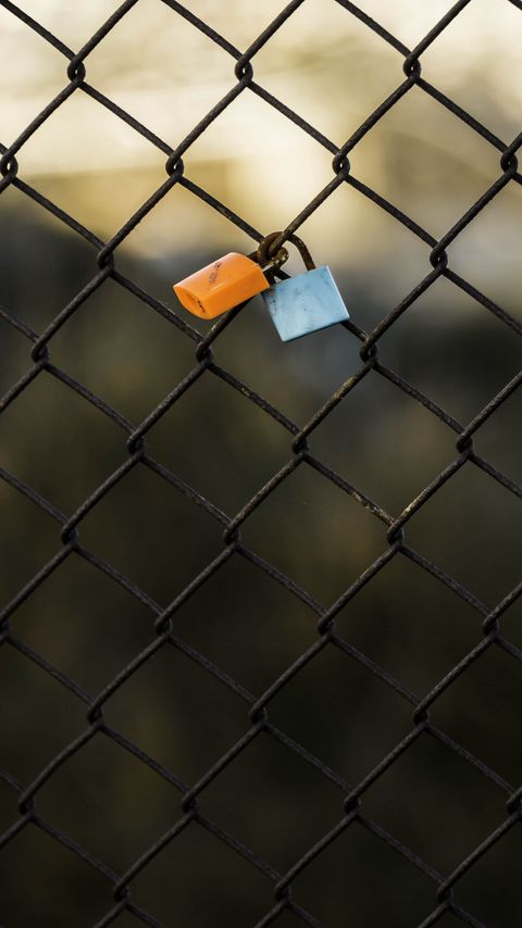 Download wallpaper 2160x3840 mesh, locks, metal samsung galaxy s4, s5, note, sony xperia z, z1, z2, z3, htc one, lenovo vibe hd background