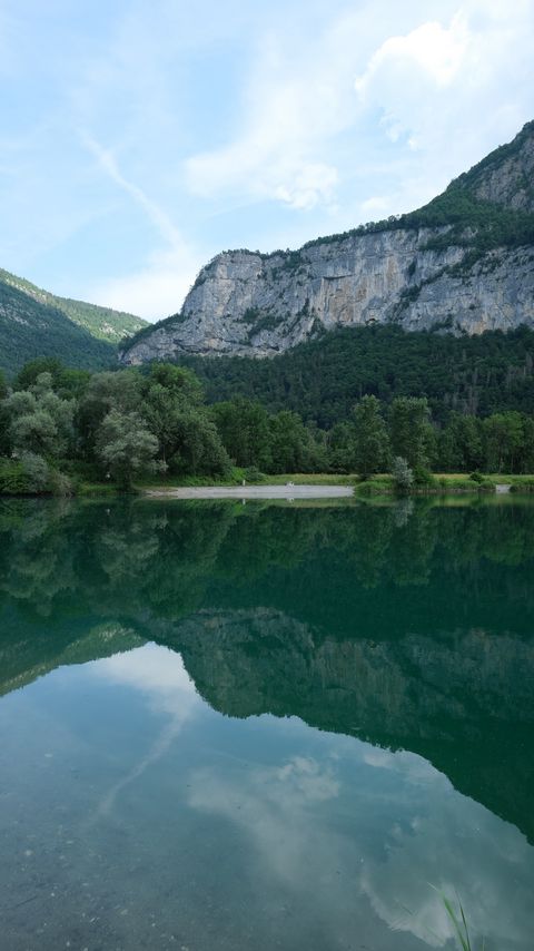 Download wallpaper 2160x3840 mountain, trees, river, reflection samsung galaxy s4, s5, note, sony xperia z, z1, z2, z3, htc one, lenovo vibe hd background