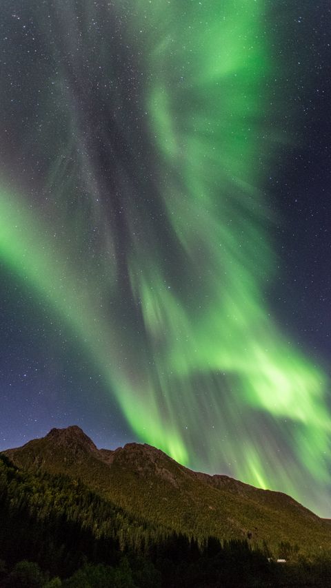 Download wallpaper 2160x3840 northern lights, hill, nature samsung galaxy s4, s5, note, sony xperia z, z1, z2, z3, htc one, lenovo vibe hd background