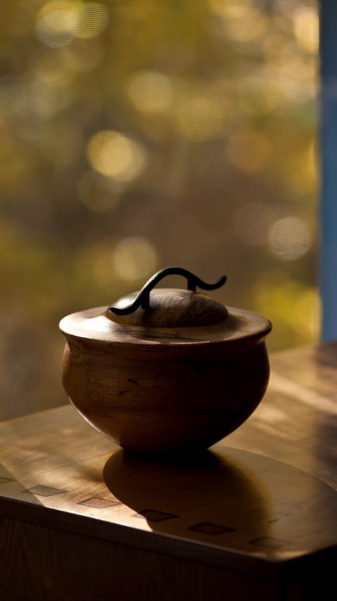 Download wallpaper 2160x3840 pot, table, wooden, shade samsung galaxy s4, s5, note, sony xperia z, z1, z2, z3, htc one, lenovo vibe hd background