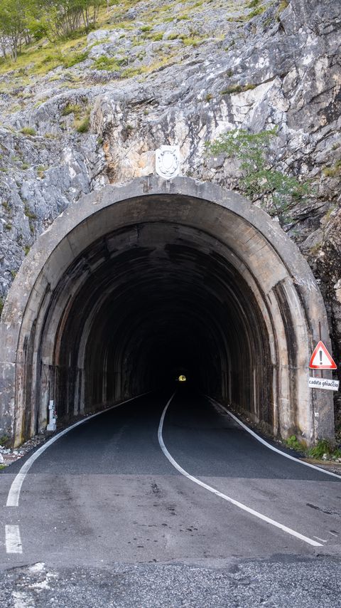 Download wallpaper 2160x3840 road, tunnel, darkness samsung galaxy s4, s5, note, sony xperia z, z1, z2, z3, htc one, lenovo vibe hd background