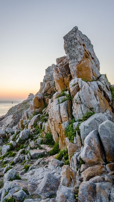 Download wallpaper 2160x3840 rock, stones, grass, sea, nature samsung galaxy s4, s5, note, sony xperia z, z1, z2, z3, htc one, lenovo vibe hd background