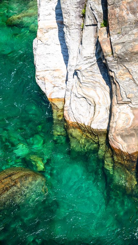 Download wallpaper 2160x3840 rock, water, cliff, sea, coast samsung galaxy s4, s5, note, sony xperia z, z1, z2, z3, htc one, lenovo vibe hd background