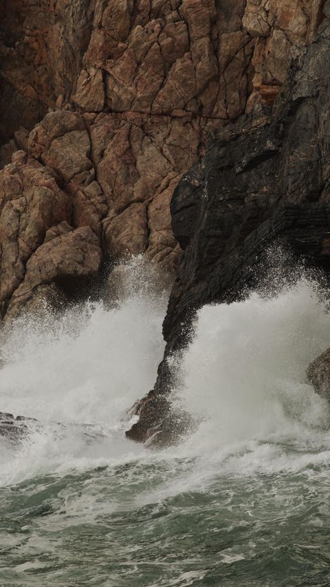 Download wallpaper 2160x3840 rocks, sea, waves, splashes, nature samsung galaxy s4, s5, note, sony xperia z, z1, z2, z3, htc one, lenovo vibe hd background