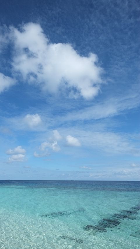 Download wallpaper 2160x3840 sea, horizon, clouds, blue samsung galaxy s4, s5, note, sony xperia z, z1, z2, z3, htc one, lenovo vibe hd background