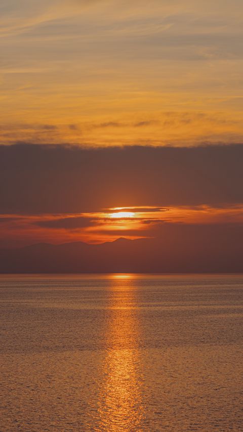 Download wallpaper 2160x3840 sea, reflection, sunset, horizon samsung galaxy s4, s5, note, sony xperia z, z1, z2, z3, htc one, lenovo vibe hd background