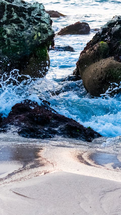 Download wallpaper 2160x3840 sea, splashes, stones, sand samsung galaxy s4, s5, note, sony xperia z, z1, z2, z3, htc one, lenovo vibe hd background