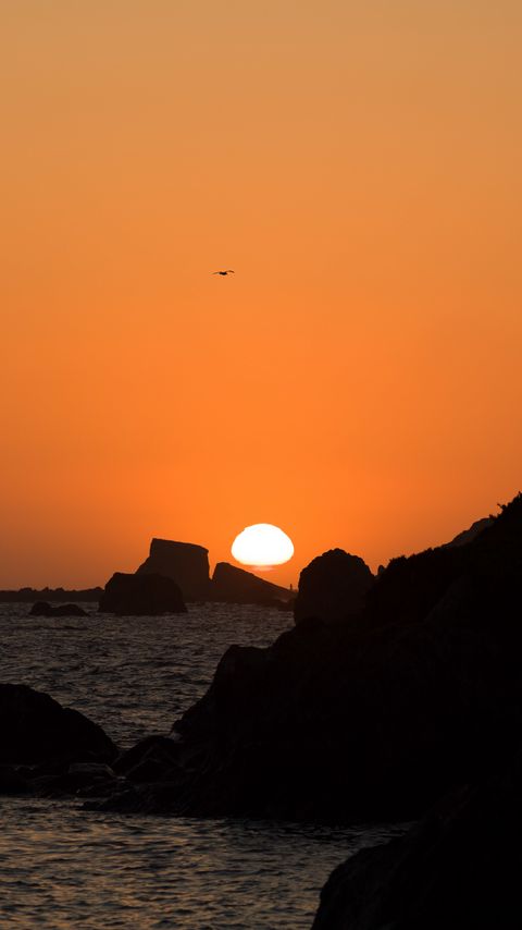 Download wallpaper 2160x3840 stones, rocks, sea, sunset, dark samsung galaxy s4, s5, note, sony xperia z, z1, z2, z3, htc one, lenovo vibe hd background