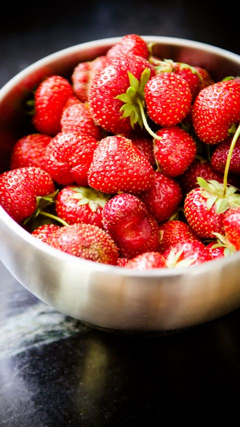 Download wallpaper 2160x3840 strawberries, berries, bowl, food samsung galaxy s4, s5, note, sony xperia z, z1, z2, z3, htc one, lenovo vibe hd background