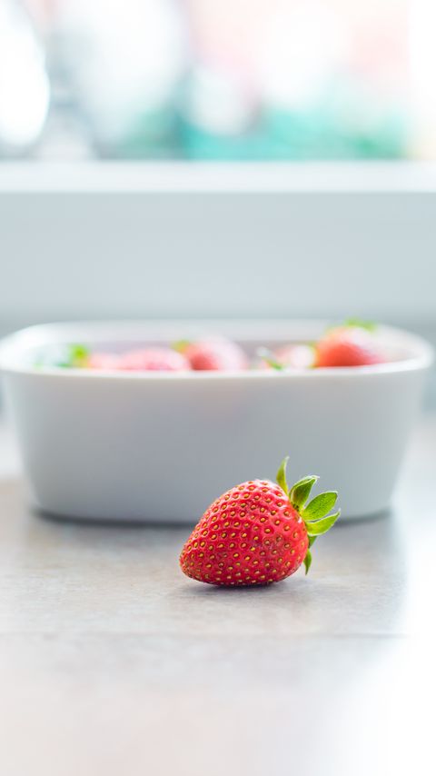 Download wallpaper 2160x3840 strawberry, berry, blur, food samsung galaxy s4, s5, note, sony xperia z, z1, z2, z3, htc one, lenovo vibe hd background