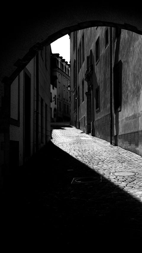 Download wallpaper 2160x3840 street, buildings, road, lantern, black and white, dark samsung galaxy s4, s5, note, sony xperia z, z1, z2, z3, htc one, lenovo vibe hd background