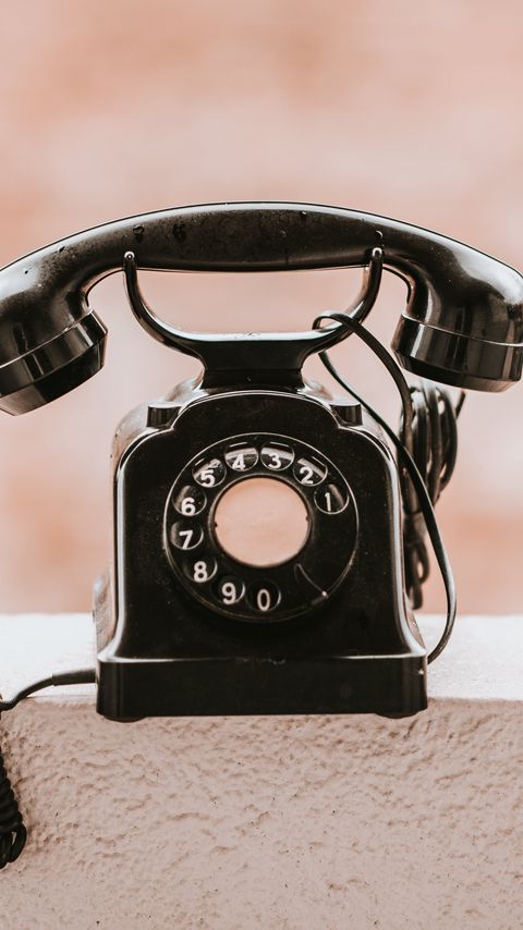 Download wallpaper 2160x3840 telephone, vintage, old, black samsung galaxy s4, s5, note, sony xperia z, z1, z2, z3, htc one, lenovo vibe hd background
