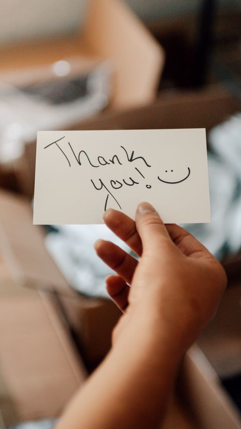 Download wallpaper 2160x3840 thank you, note, emoticon, hand, words samsung galaxy s4, s5, note, sony xperia z, z1, z2, z3, htc one, lenovo vibe hd background