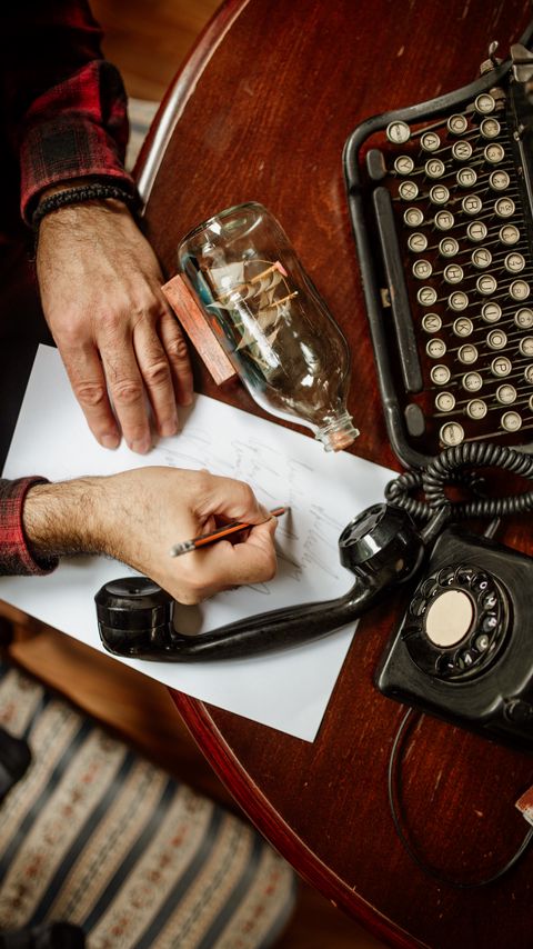 Download wallpaper 2160x3840 typewriter, hands, vintage, aesthetics samsung galaxy s4, s5, note, sony xperia z, z1, z2, z3, htc one, lenovo vibe hd background