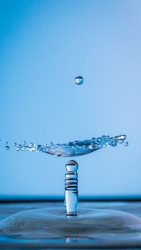 Download wallpaper 2160x3840 water, splash, macro, blue samsung galaxy s4, s5, note, sony xperia z, z1, z2, z3, htc one, lenovo vibe hd background