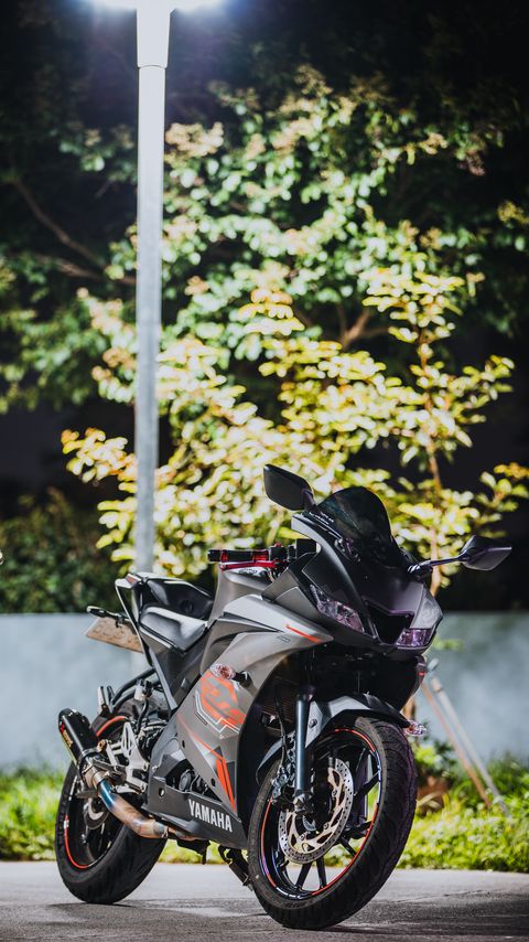 Download wallpaper 2160x3840 yamaha, motorcycle, bike, blur samsung galaxy s4, s5, note, sony xperia z, z1, z2, z3, htc one, lenovo vibe hd background